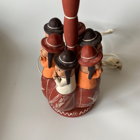 Vintage GOSSIPING CIRCLE PERUVIAN Folk Pottery Table Lamp - Picture 8 of 11